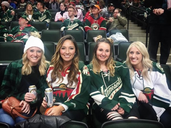 Sexy women who are also sports fans for teams like Capitals, Avalanche : The least you can do is root root for her team now that yours is eliminated (38 hooot Photos) 139
