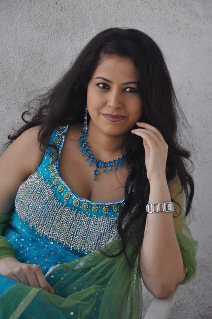 Tamil Actress Anusha Hot Stills in Chudidar Dress at Vaazhum Deivam Movie Launch 4