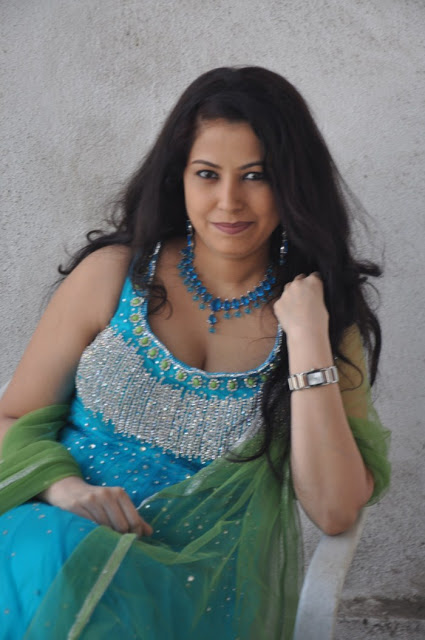 Tamil Actress Anusha Hot Stills in Chudidar Dress at Vaazhum Deivam Movie Launch 7
