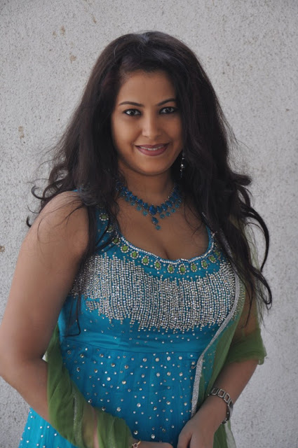 Tamil Actress Anusha Hot Stills in Chudidar Dress at Vaazhum Deivam Movie Launch 8