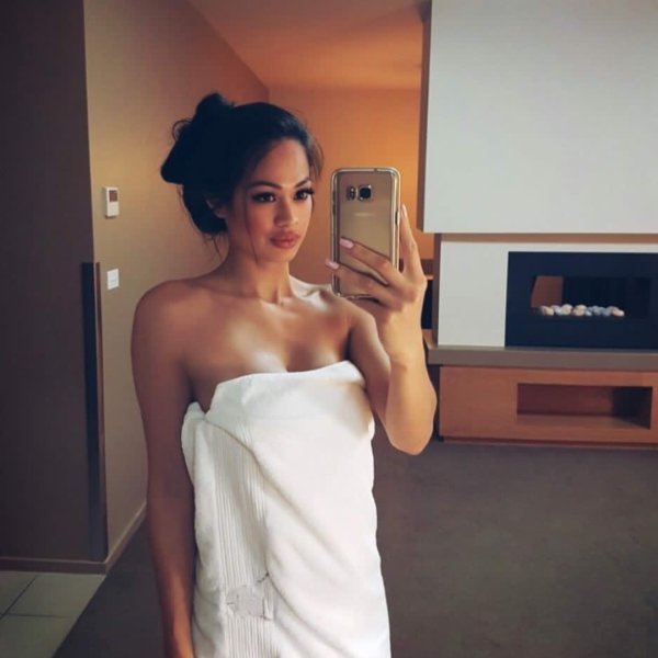 Beautiful women wearing nothing but their towel. Towels are the most important outfit of the day. Any dispute here? (41 Photos) 83