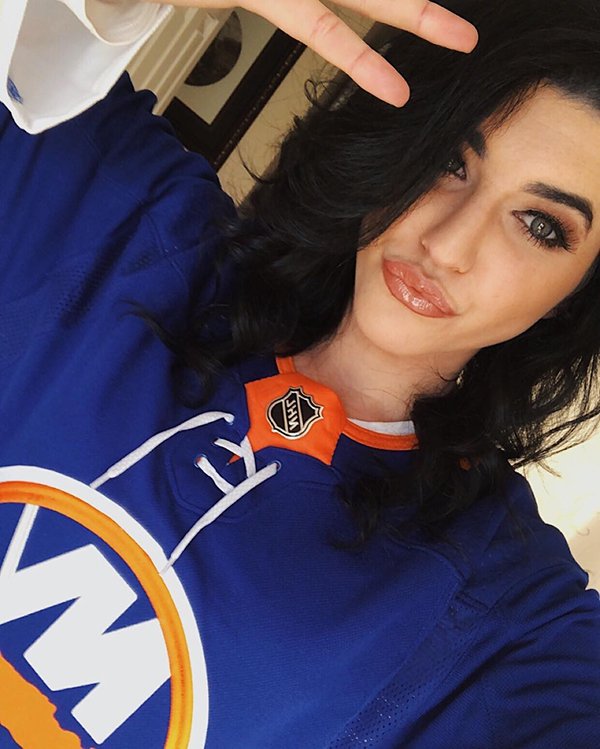 These puck bunnies are ready for Round 2 of the Stanley Cup Playoffs (28 Photos) 11