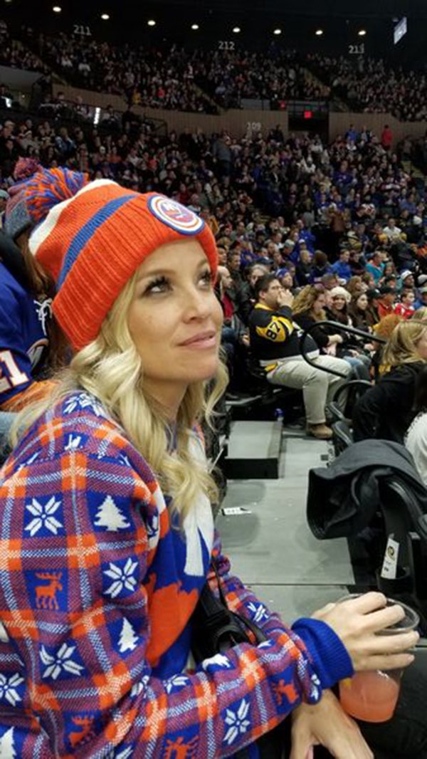 These puck bunnies are ready for Round 2 of the Stanley Cup Playoffs (28 Photos) 13