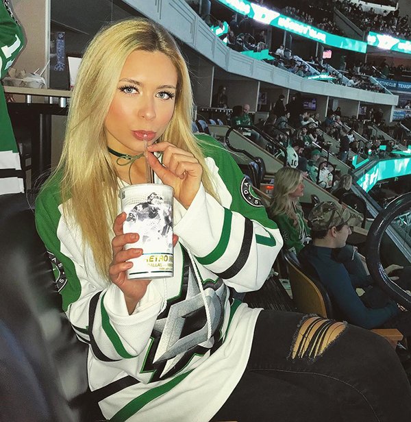 These puck bunnies are ready for Round 2 of the Stanley Cup Playoffs (28 Photos) 8