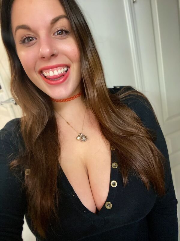 Beautiful top-heavy girls with sex appeal galore. FLBP brings the fun on otherwise uninteresting Mondays (67 Photos) 250