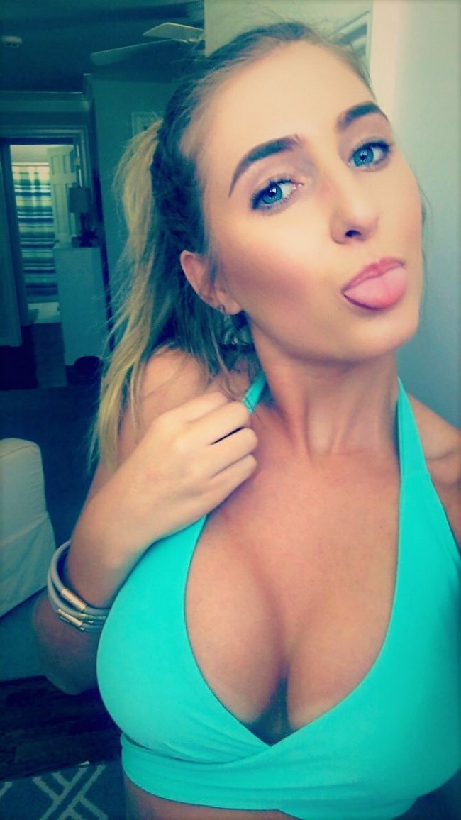 Cat Got Your Tongue :These girls will leave you tongue tied (61 Photos) 33