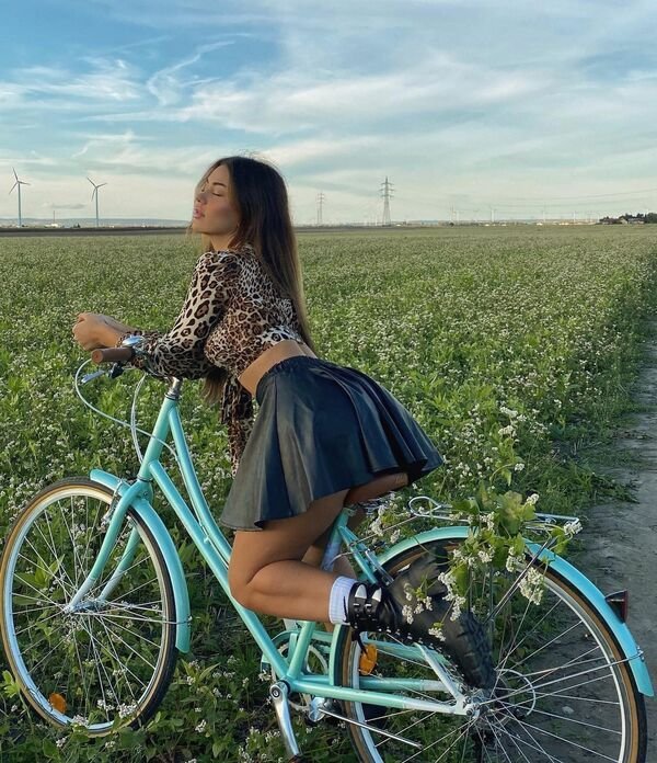 40 Hottest Girls Riding Bicycles 276