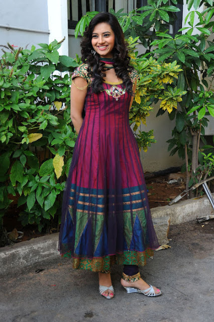 Telugu Actress Isha chawla Latest Pics 104