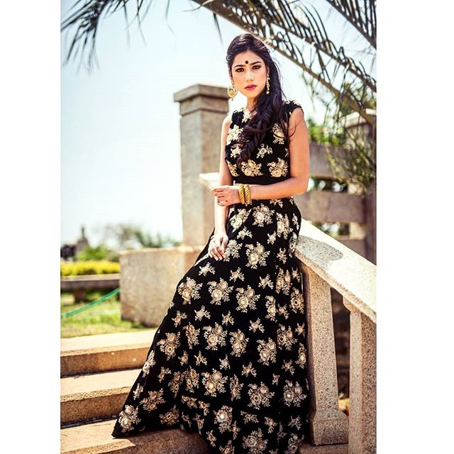 Bollywood Model Jain Priyanka Latest Hot Pose In Black Dress 10