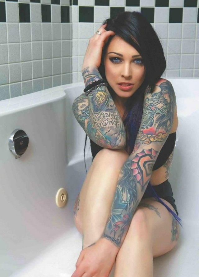 40+ Hottest Tattooed Girls Around The Net 37