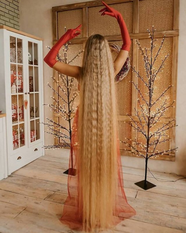 Real-Life Rapunzel With 1,8 Meter Long Hair 35