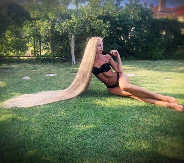 Real-Life Rapunzel With 1,8 Meter Long Hair 24