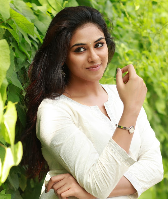 Tamil Actress Indhuja Ravichandran Latest Cute Pics 8