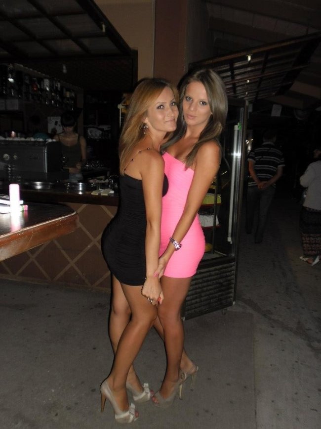 Girls Wearing Tight Dresses Look Sexy (50 Photos) 29