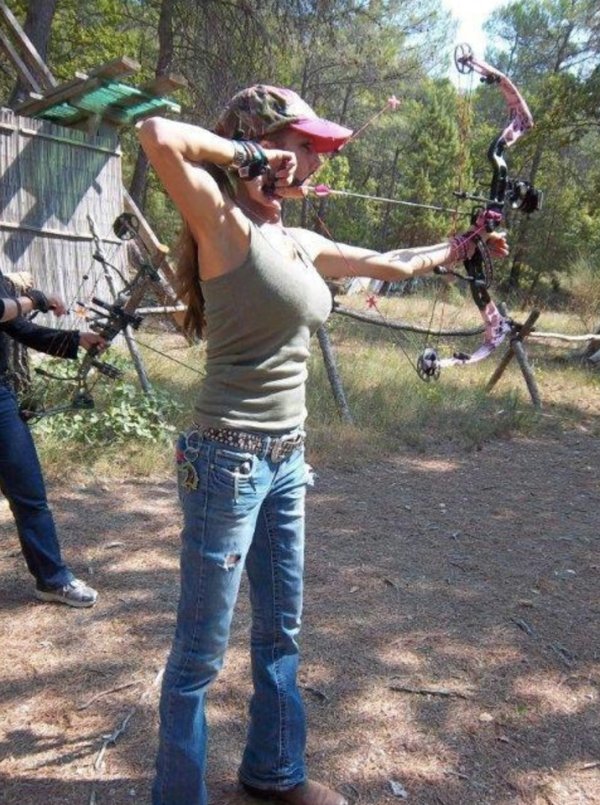 Pics of Sexy Hot Archery Bow Arrow Hunting Girls (57 Photos) 20