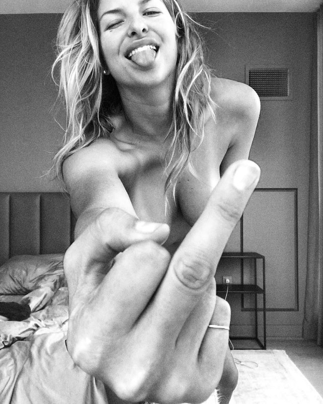 Cat Got Your Tongue :These girls will leave you tongue tied (61 Photos) 72