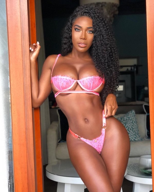 Attractive Black Girls Bringing the Heat / Black is beautiful (50 Photos) 22