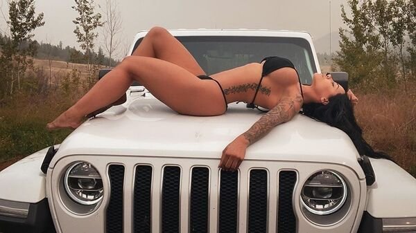 We’ll give you 4×4 reasons why hot girls and hot jeep trucks are the best (51 Photos) 237