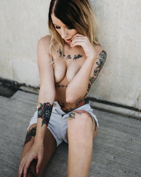 Tattooed girls are inking their way into our hearts (57 Photos) 235