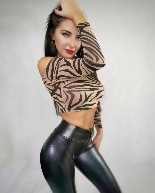 34 Sexy Girls In Latex And Leather 8