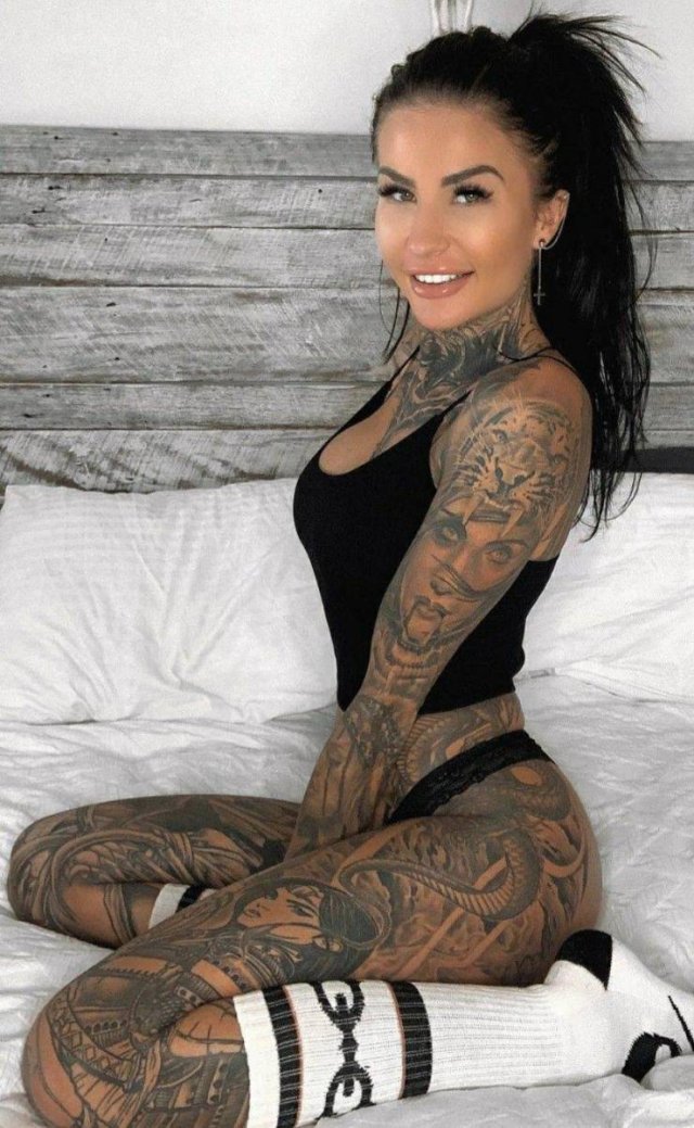 50 Hottest Tattooed Girls 26