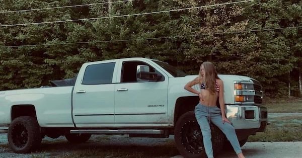 We’ll give you 4×4 reasons why hot girls and hot jeep trucks are the best (51 Photos) 32