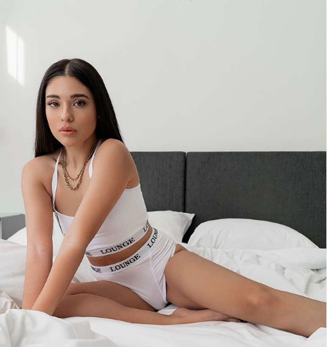 Mariana is an influencer with posts on social media that cannot go unnoticed 7