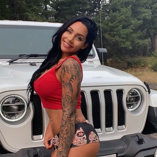 We’ll give you 4×4 reasons why hot girls and hot jeep trucks are the best (51 Photos) 47