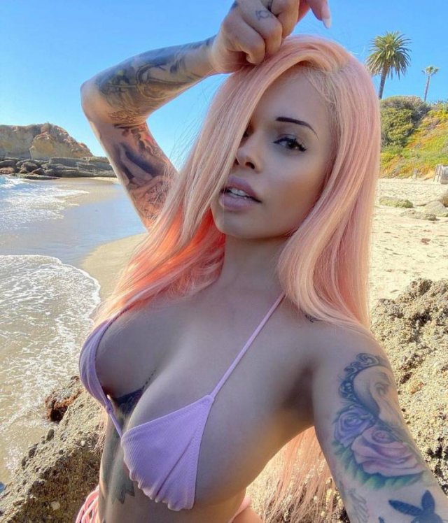 Girls With Dyed Hair (46 pics)