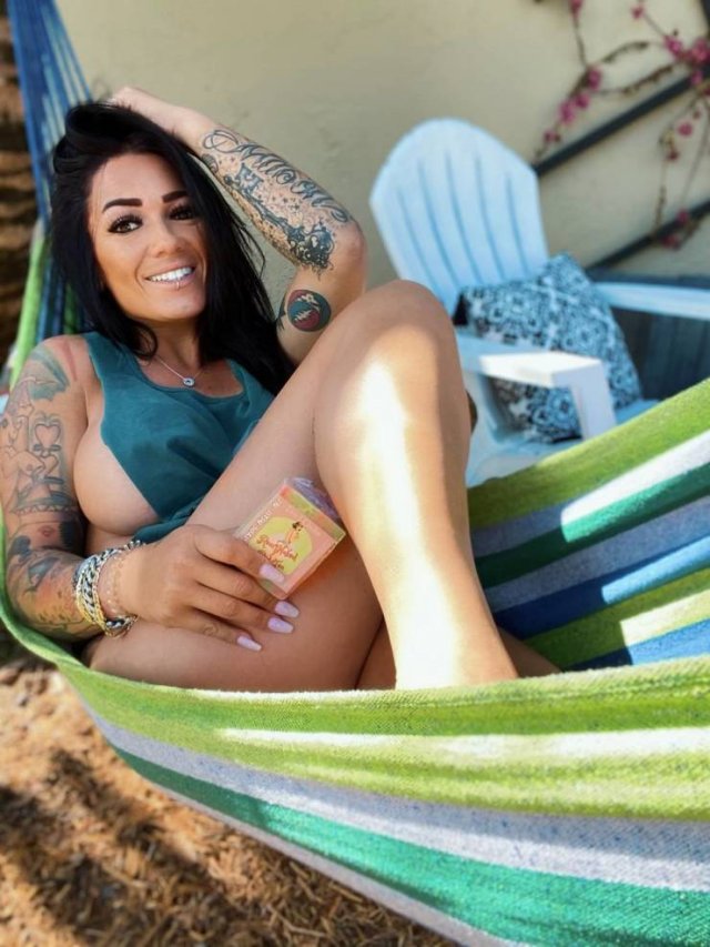Girls With Tattoos (50 pics)