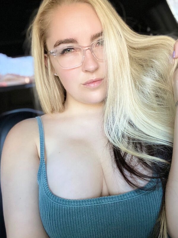 30+ Sexy Girls In Glasses 11