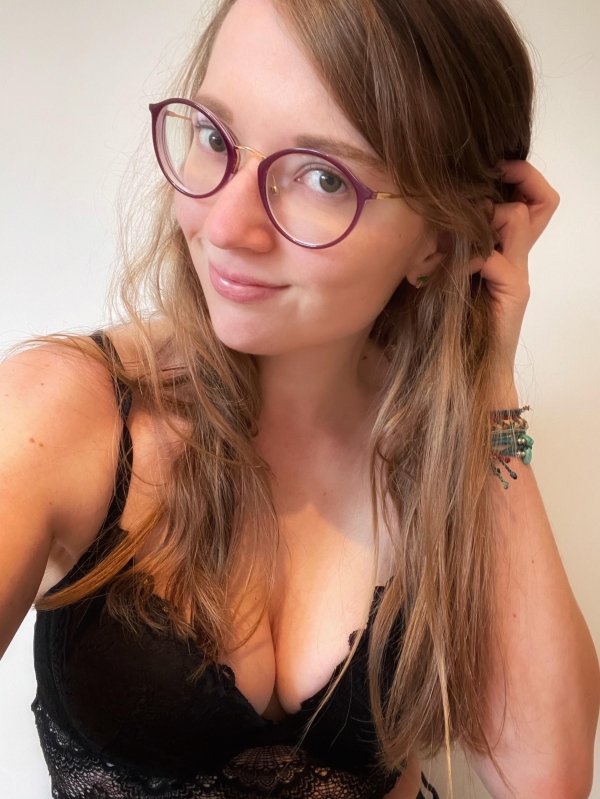 30+ Sexy Girls In Glasses 19