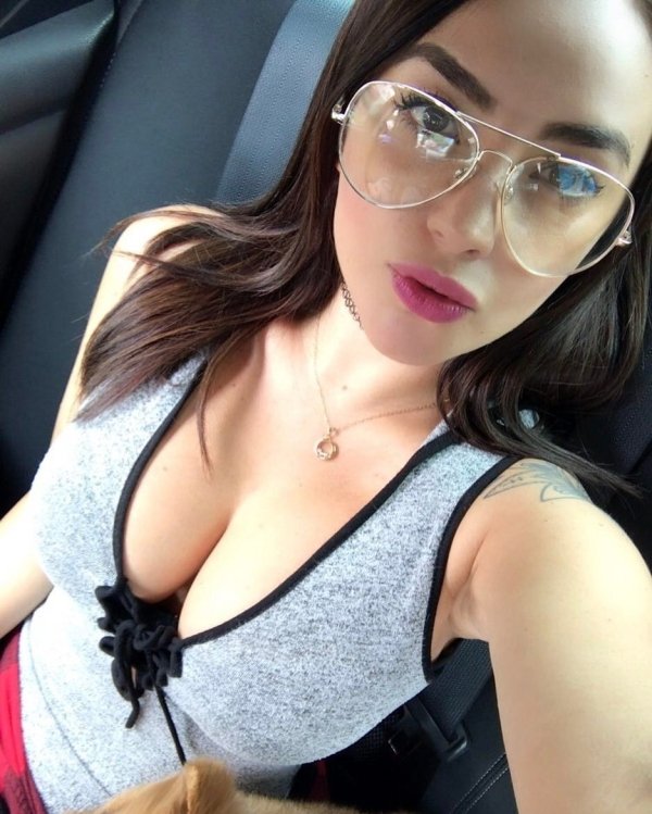 The Hottest Car Selfies Around The Net 23