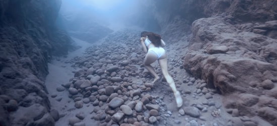 Hold Your Breath, Sofía Rocks - Insane Rock Run Over The Ocean's Floor 9