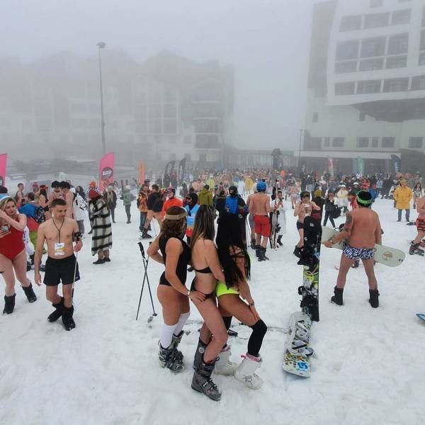 People In Sochi, Russia Are Skiing In Underwear 14