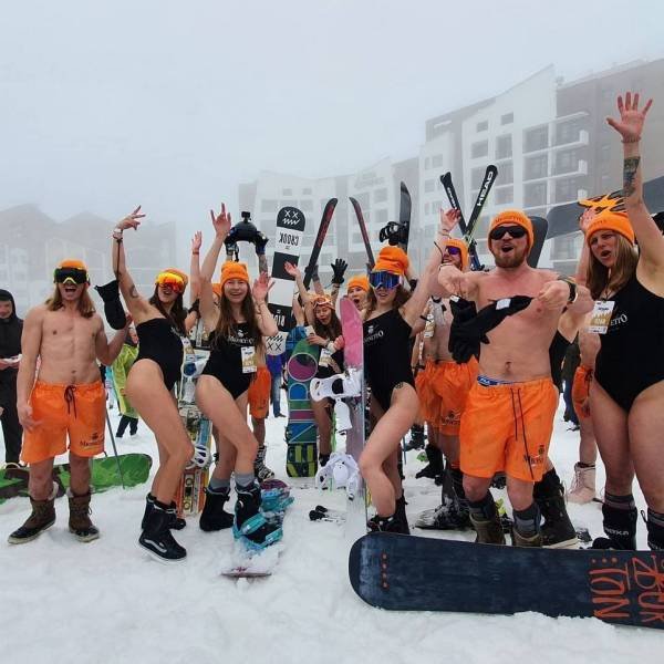 People In Sochi, Russia Are Skiing In Underwear 22