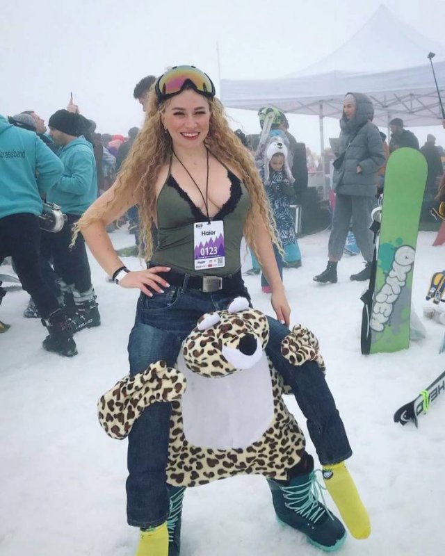 People In Sochi, Russia Are Skiing In Underwear 25