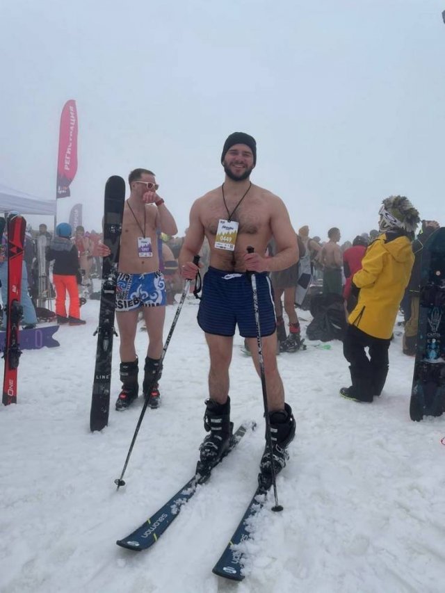 People In Sochi, Russia Are Skiing In Underwear 26