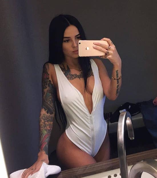 INSTA BABES OF THE DAY – TATTOOED HOTTIES 186