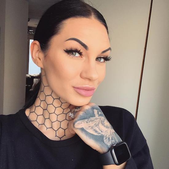 INSTA BABE OF THE DAY – TATTOOED HOTTIE BEE PHILLIPS 31
