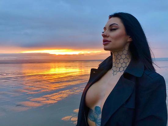 INSTA BABE OF THE DAY – TATTOOED HOTTIE BEE PHILLIPS 11