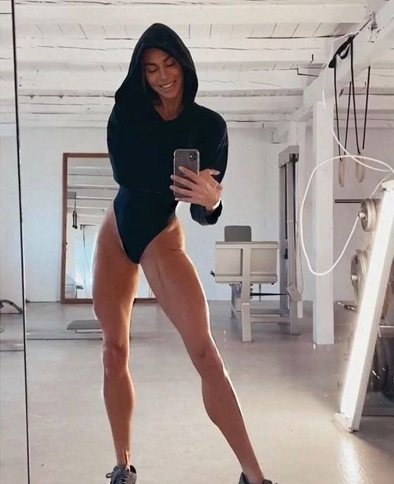 Swedish Girl With Really Long Legs (26 pics)
