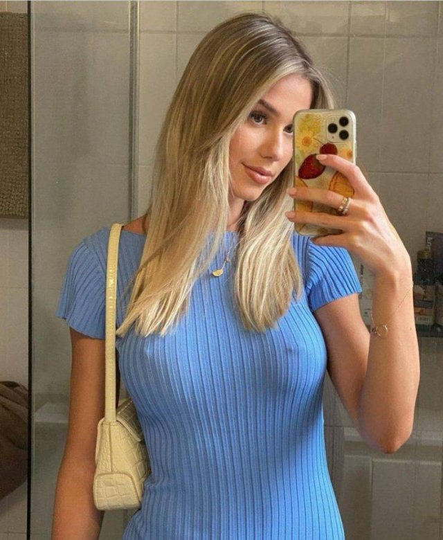 The Sexiest Braless Girls On The Net 46