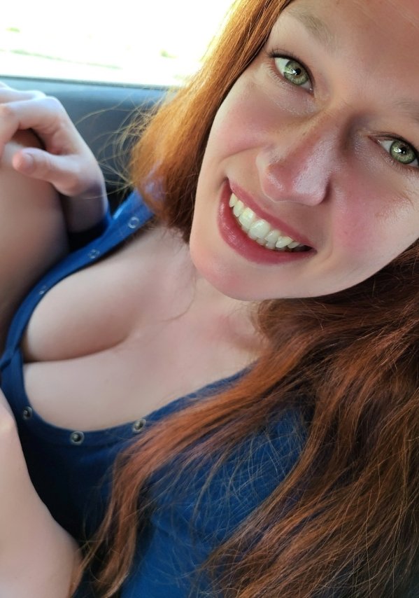 35 Sexy Car Selfies 16