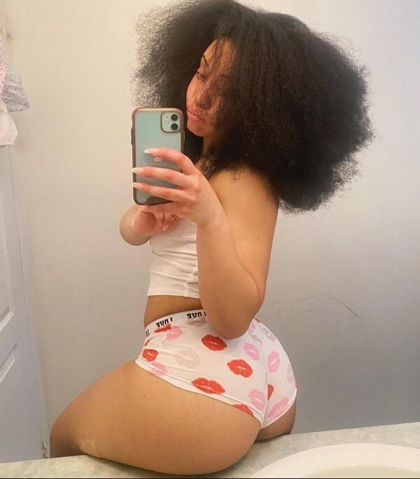 99. 2% Shelfies that belong in the booty hall of fame .Ladies, don’t be selfish – share your selfies(45 Photos) 80