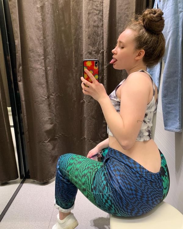 99. 2% Shelfies that belong in the booty hall of fame .Ladies, don’t be selfish – share your selfies(45 Photos) 37