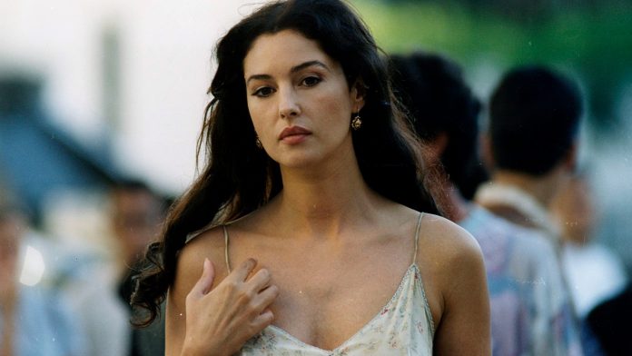 Monica Bellucci Hottest Pictures Including Then & Now Images 11