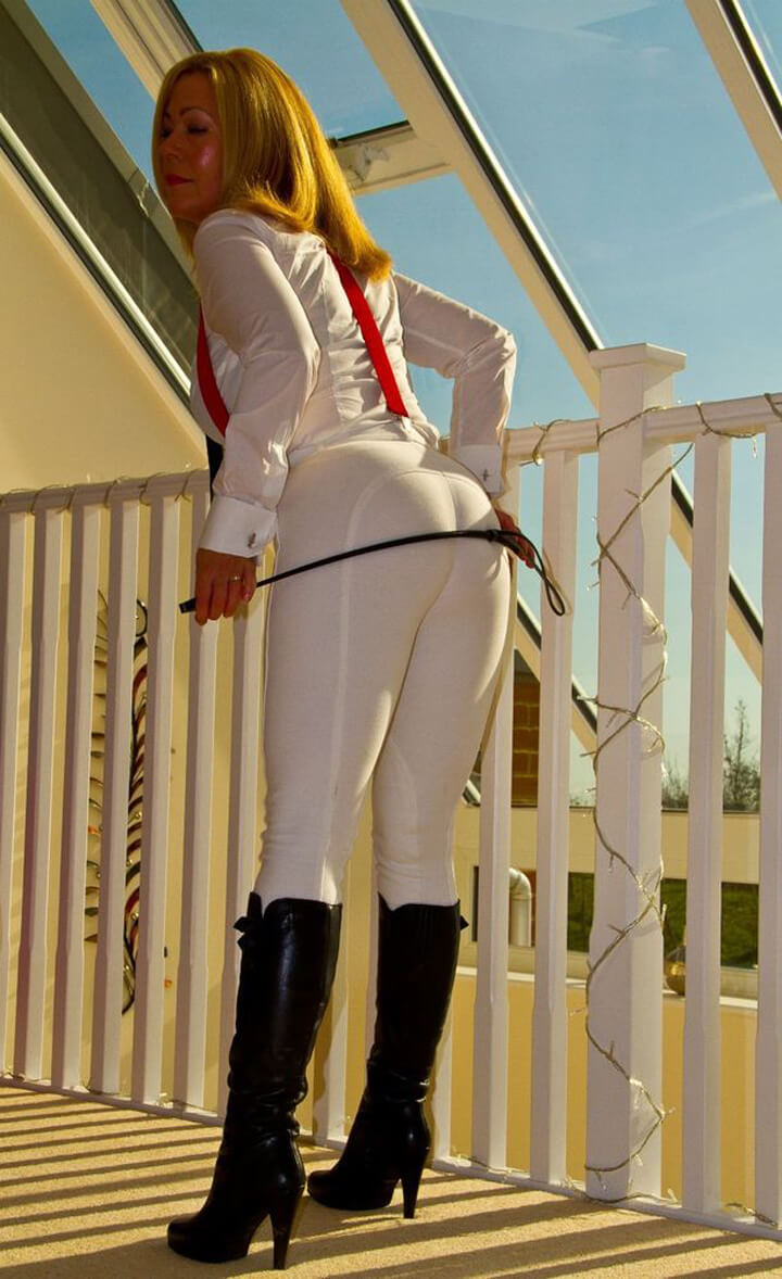 21 Of The Hottest Equestrian Ladies Wearing The Tightest Jodhpurs Ever! 5