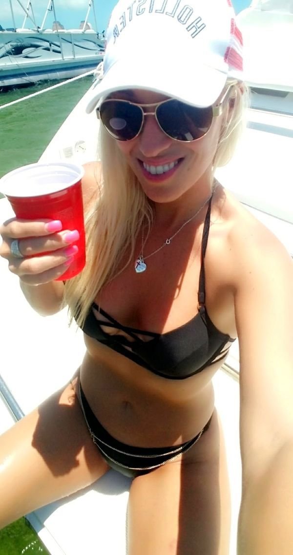 30+ Sexy Girls On Boats 55