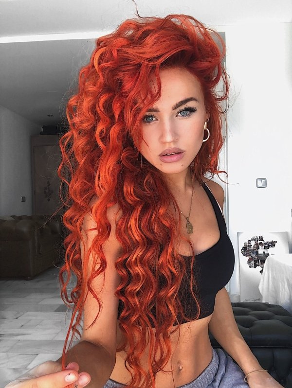 33 Hot Girls With Dyed Hair 3